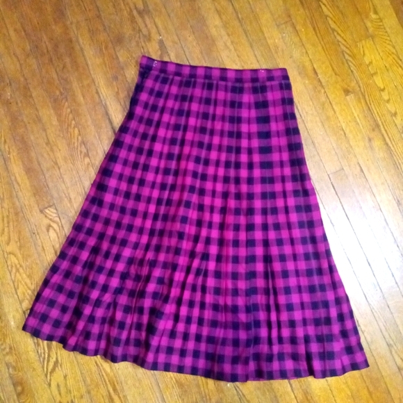 *SOLD* CHRISTIAN DIOR! vintage Pleated 1980s 100%WooL luxury designer skirt ! - Picture 4 of 8